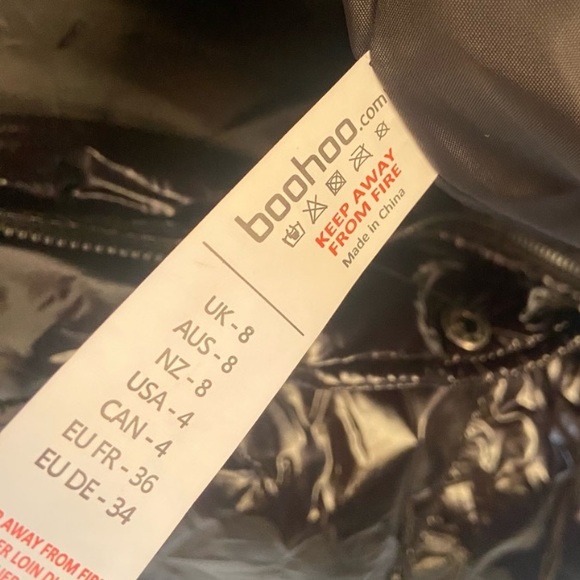 NWT Boohoo Cropped Shiny Puffer Bomber Coat Black - Size 4 Petite - Picture 10 of 13